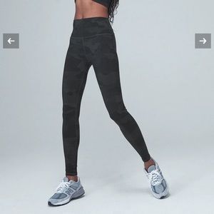 Alo Yoga Camoflauge leggings